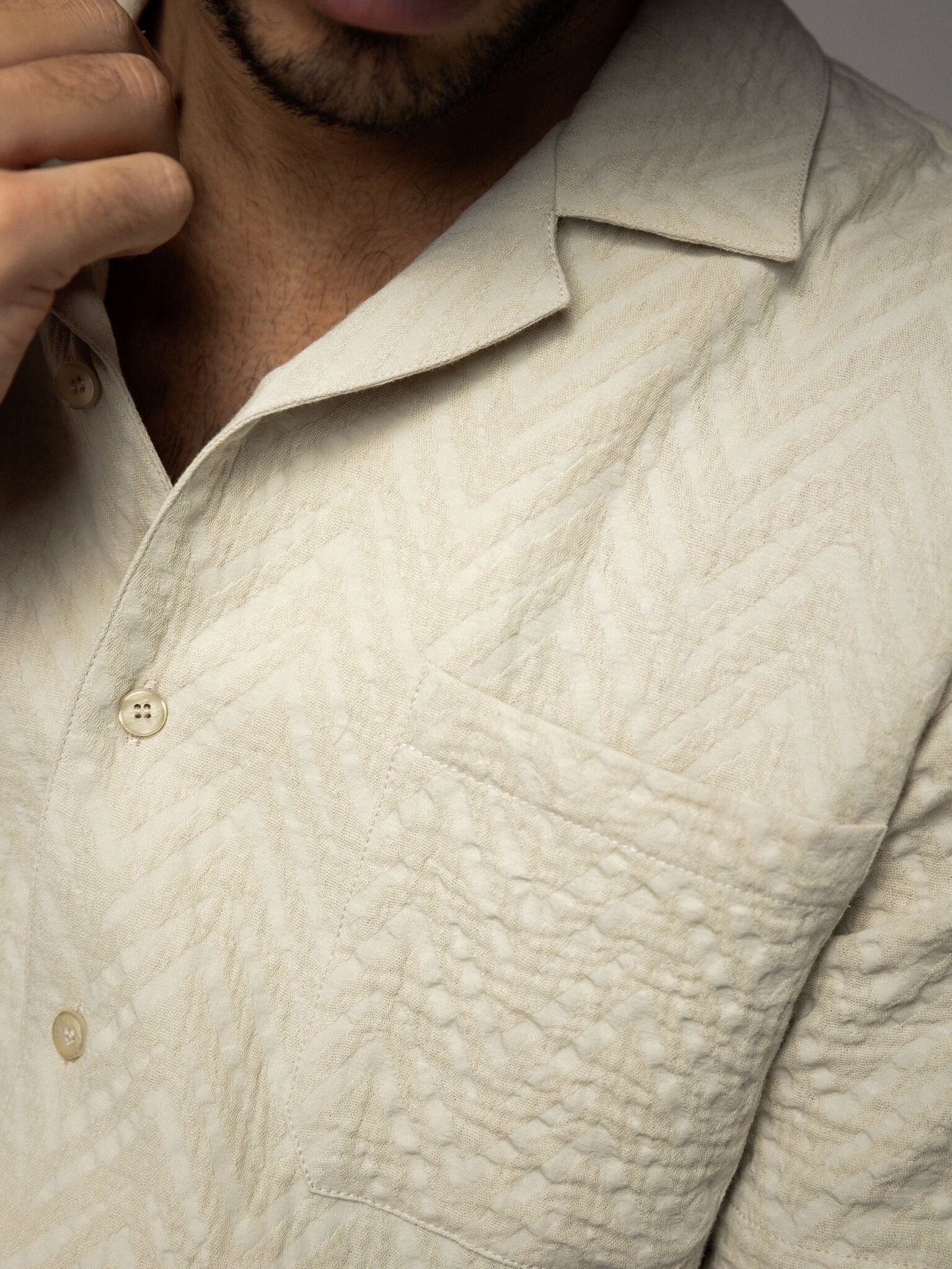 Modelshot / Warm Beige / Detail